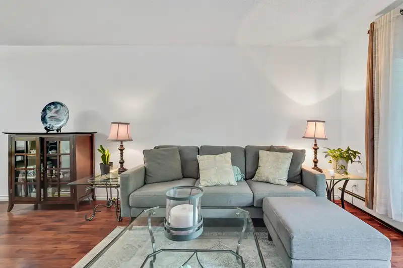 203 1740 SOUTHMERE CRESCENT - photo 4 of 38