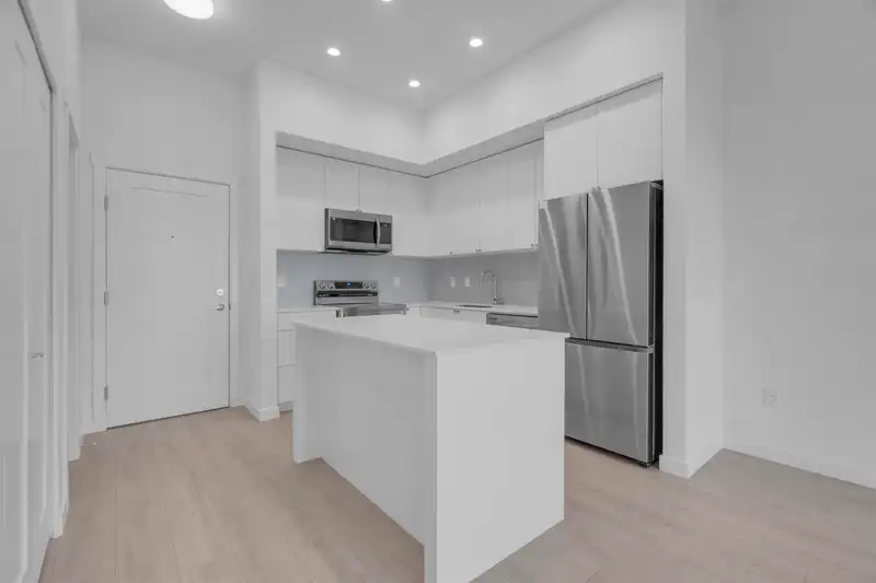 603 14778 106 AVENUE - photo 4 of 24