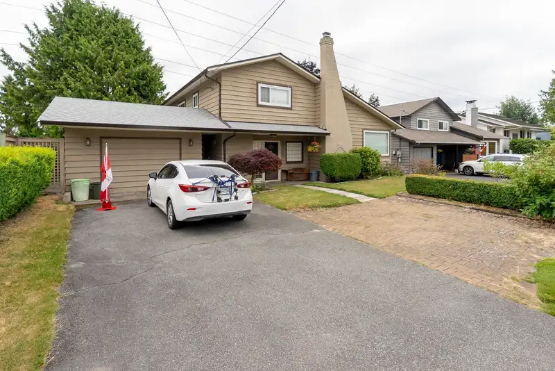 1320 53A STREET - photo 2 of 8