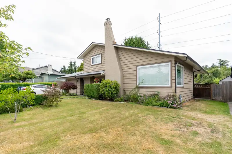 1320 53A STREET - photo 3 of 8