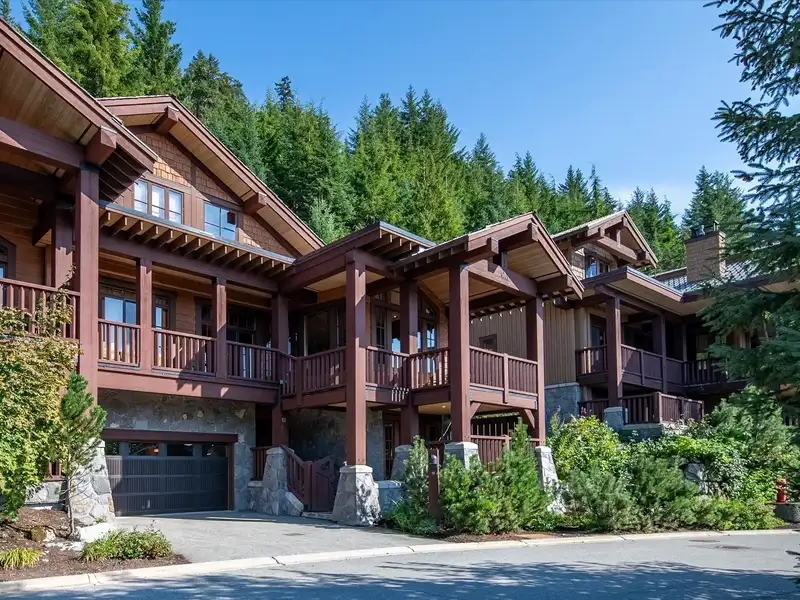 13i 2300 NORDIC DRIVE - photo 1 of 31