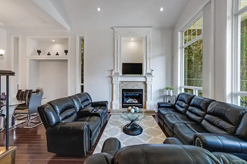 7506 143C STREET - photo 2 of 28
