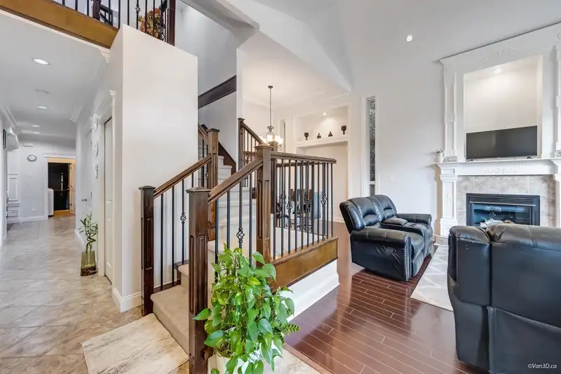 7506 143C STREET - photo 4 of 28