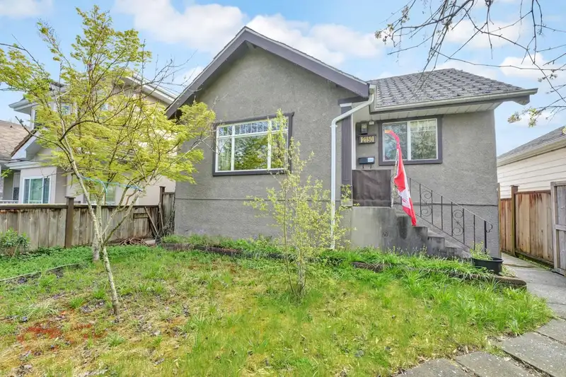 2150 NANAIMO STREET - photo 4 of 32
