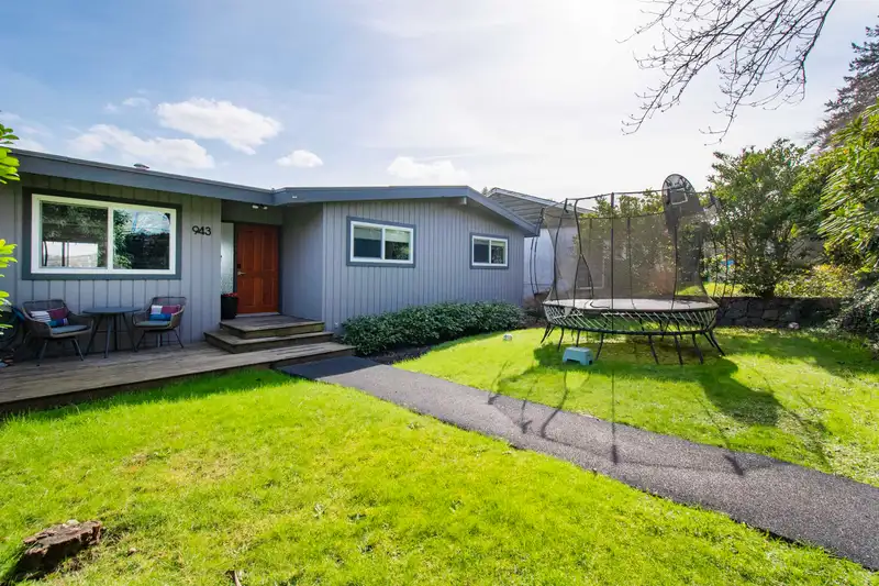 943 SHAVINGTON STREET - photo 3 of 39