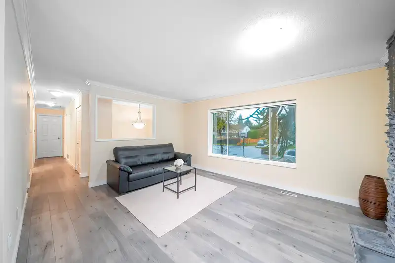 10123 158A STREET - photo 4 of 40
