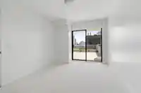 307 1588 JOHNSTON ROAD - thumbnail 18