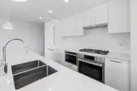 307 1588 JOHNSTON ROAD - thumbnail 10