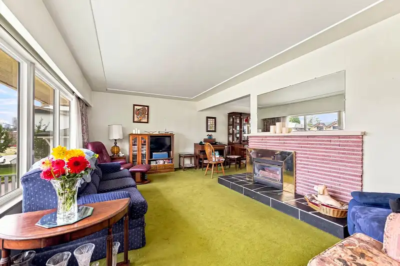 4335 BARKER AVENUE - photo 4 of 38