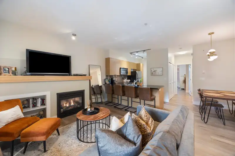 59 19478 65 AVENUE - photo 2 of 40