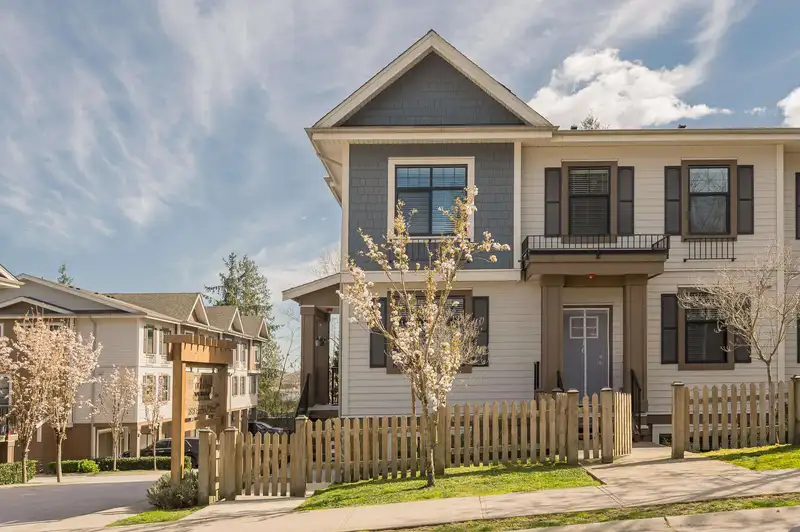 15 1818 HARBOUR STREET - photo 1 of 40