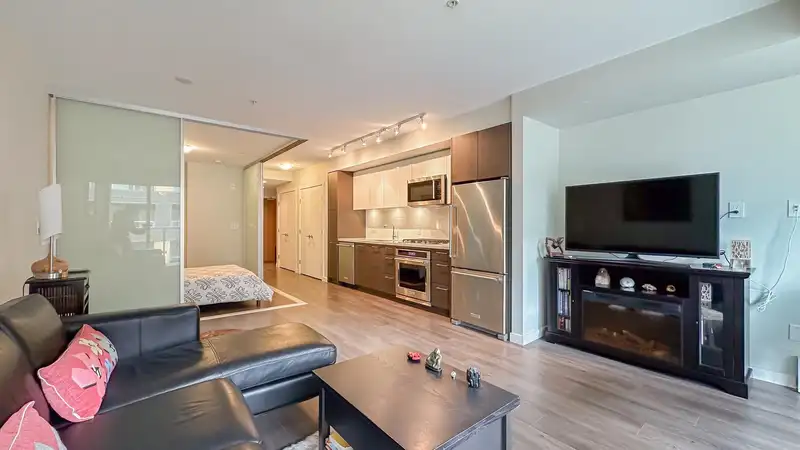 503 384 E 1ST AVENUE - photo 3 of 18