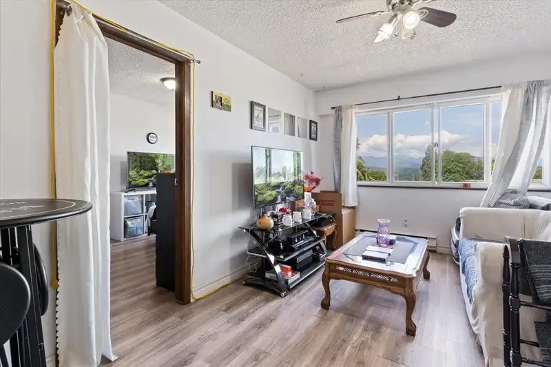 6630-6632 CANADA WAY - photo 2 of 34
