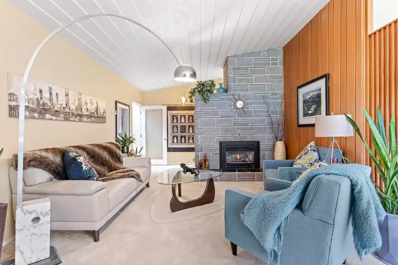 46589 RIVERSIDE DRIVE - photo 4 of 40