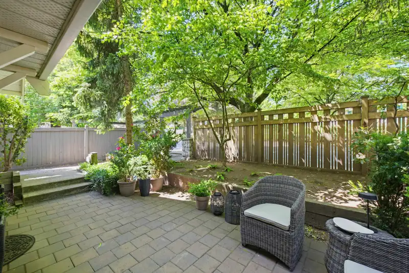 1071 LYNN VALLEY ROAD - photo 4 of 36