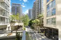 555 HELMCKEN STREET - thumbnail 18
