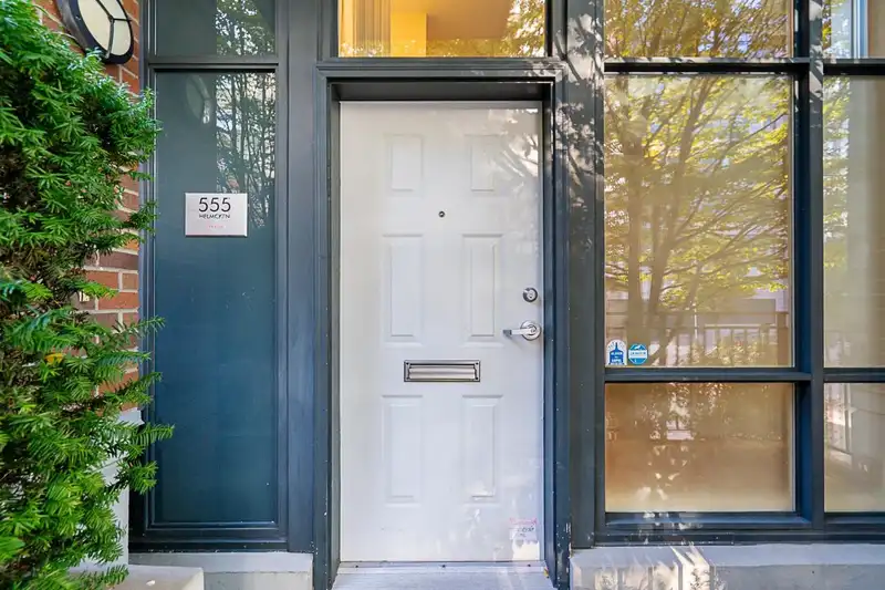555 HELMCKEN STREET - photo 3 of 29