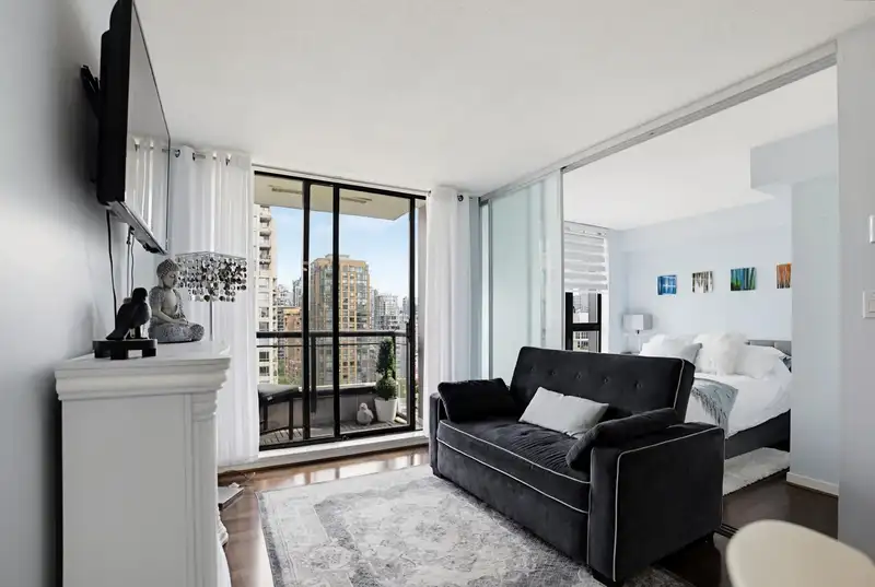 1703 1295 RICHARDS STREET - photo 2 of 27