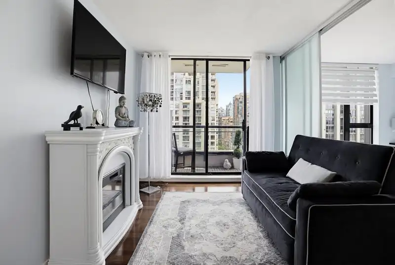 1703 1295 RICHARDS STREET - photo 3 of 27