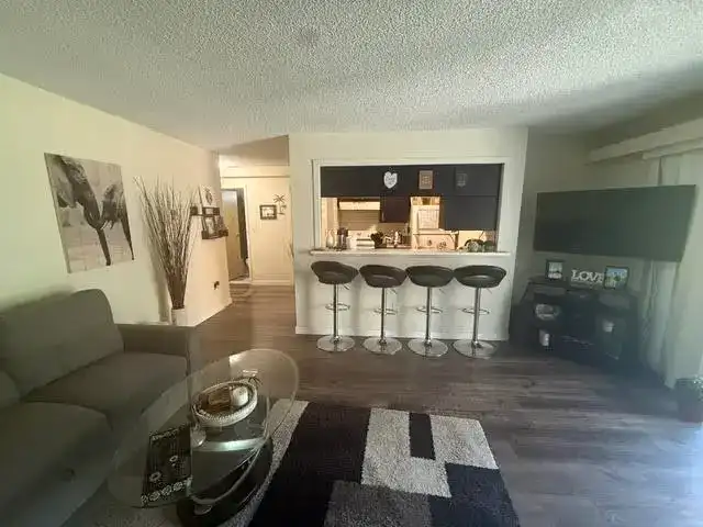 310 9867 MANCHESTER DRIVE - photo 1 of 8