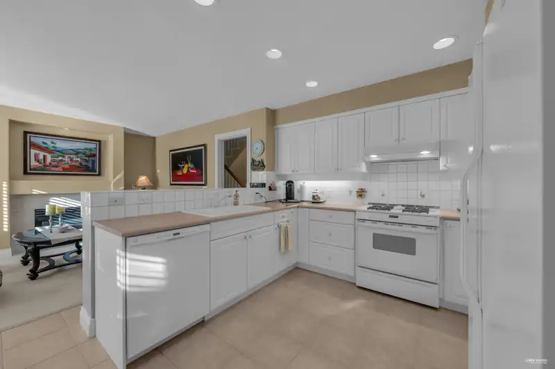 23 3405 PLATEAU BOULEVARD - photo 4 of 40