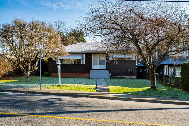 1910 HOLDOM AVENUE - photo 2 of 27