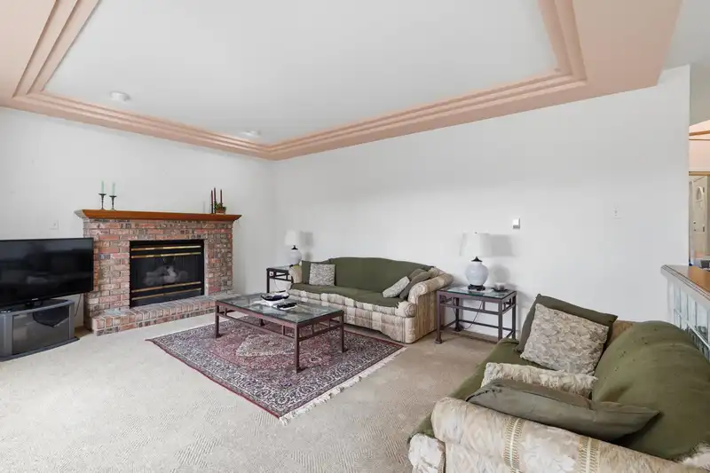 8 GREYSTONE PLACE - photo 2 of 40