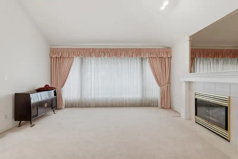 8 GREYSTONE PLACE - photo 3 of 40