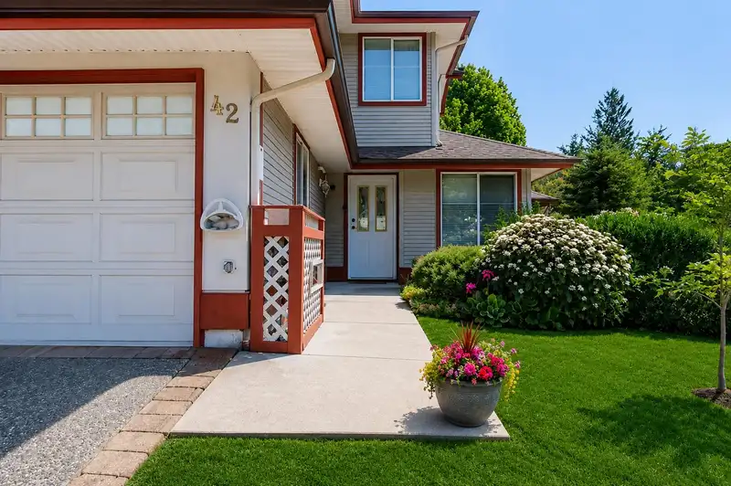 42 22740 116 AVENUE - photo 3 of 39
