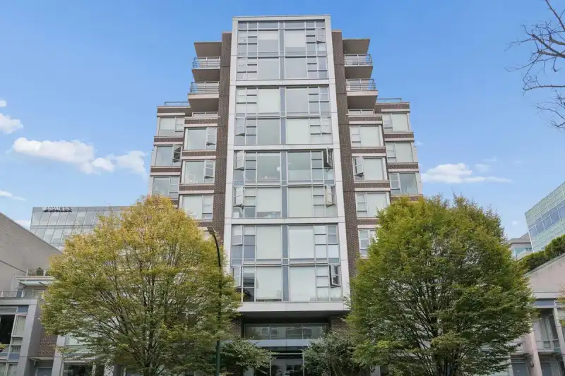 906 538 W 7TH AVENUE - photo 1 of 15