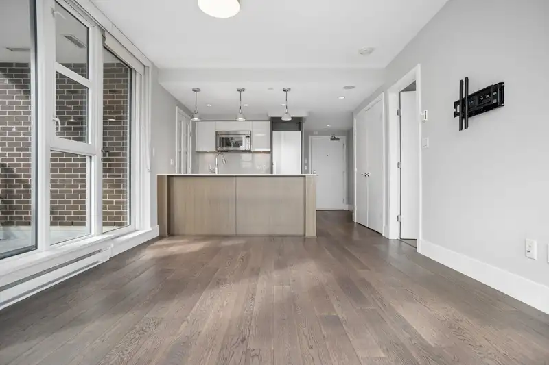 906 538 W 7TH AVENUE - photo 3 of 15