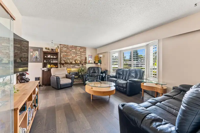 5259 OAK PLACE - photo 4 of 16