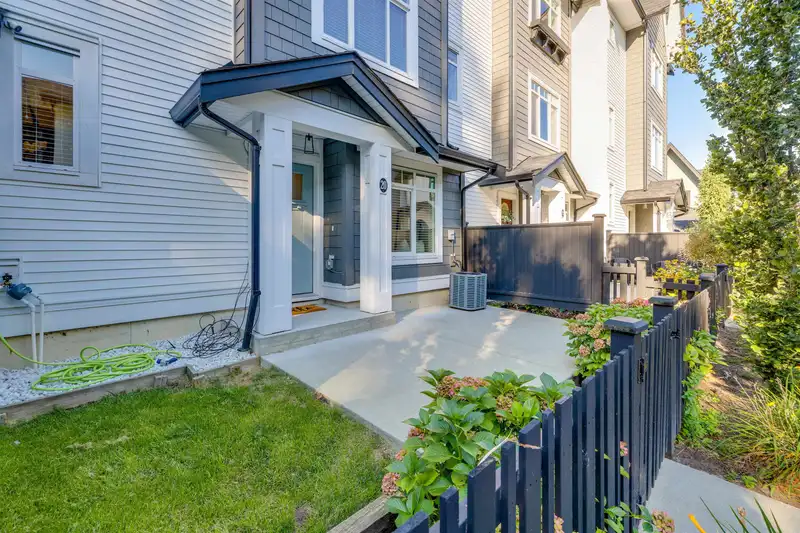 20 6897 201 STREET - photo 3 of 35