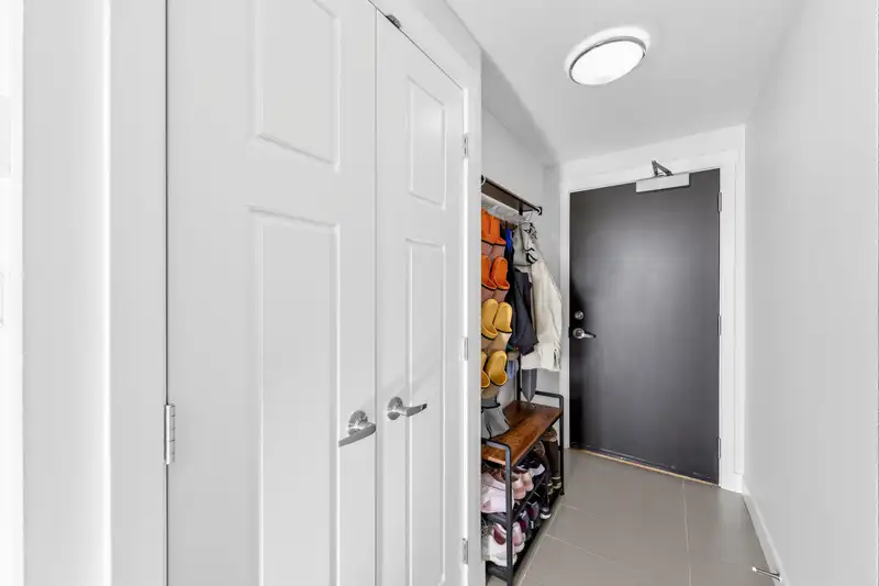 1901 2968 GLEN DRIVE - photo 2 of 30