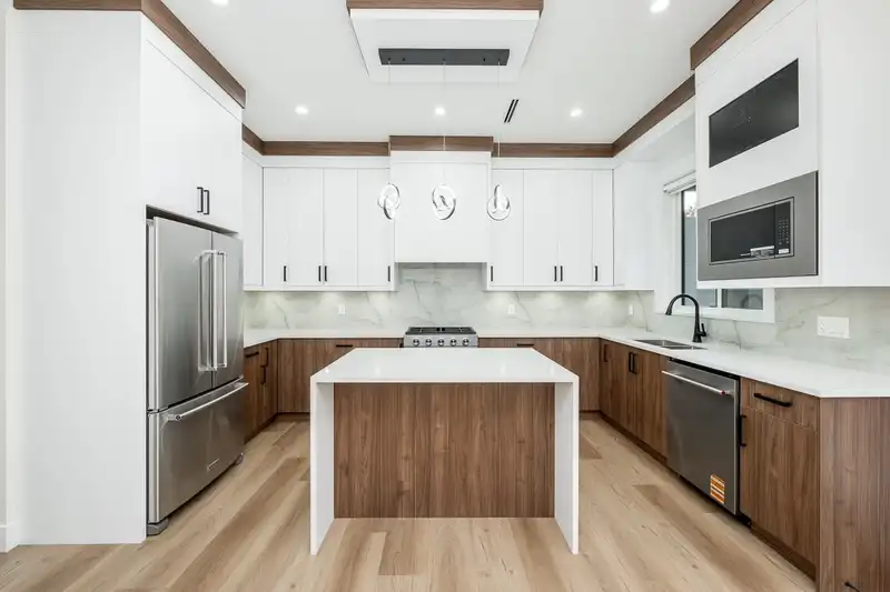 101 1149 DANSEY AVENUE - photo 3 of 40