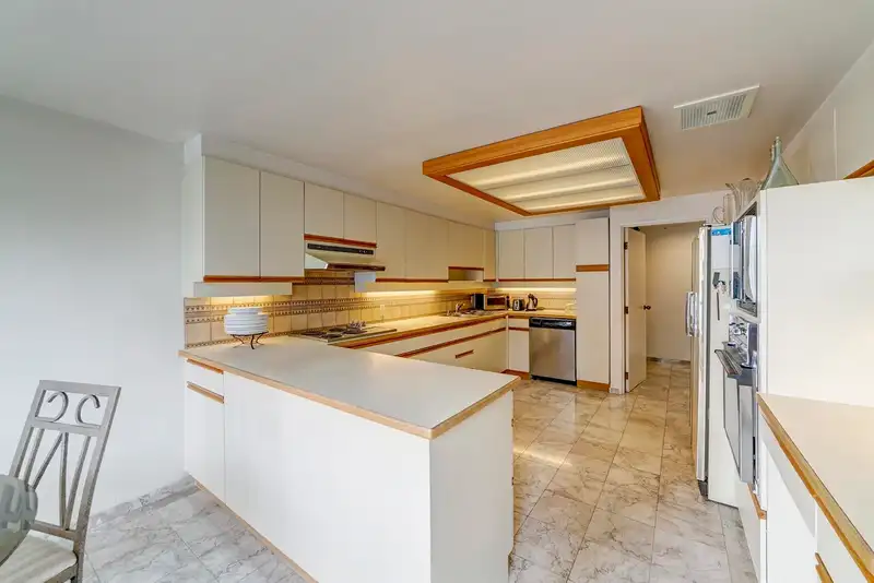1902 738 BROUGHTON STREET - photo 3 of 26