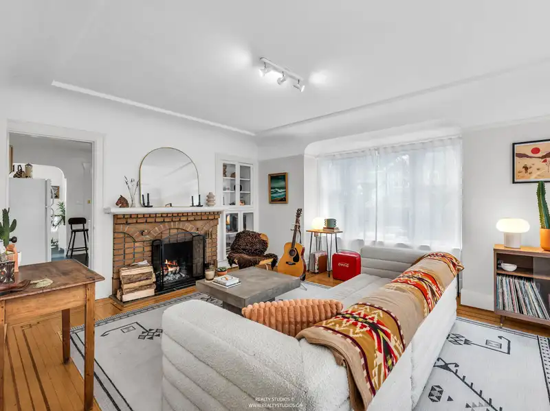 5915 CHESTER STREET - photo 3 of 35