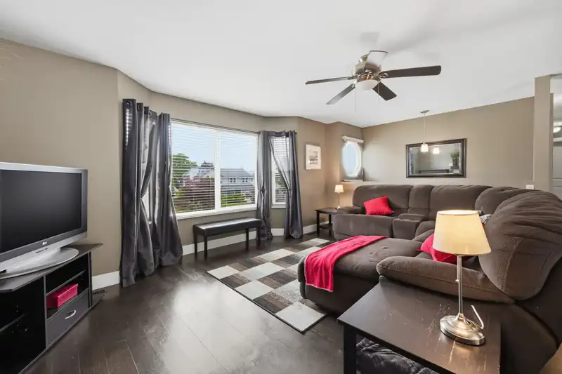 8912 213 STREET - photo 2 of 32
