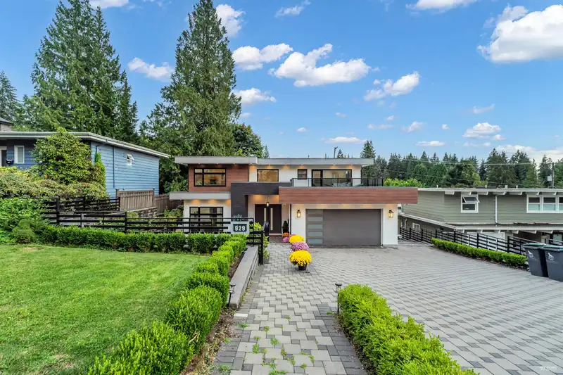 929 CANYON BOULEVARD - photo 4 of 35