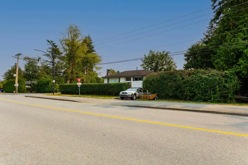 22026 122ND AVENUE - photo 3 of 25