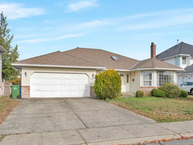 32337 NAKUSP DRIVE - photo 4 of 31