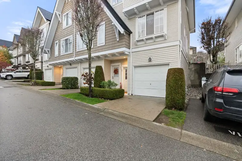 28 20560 66 AVENUE - photo 1 of 39