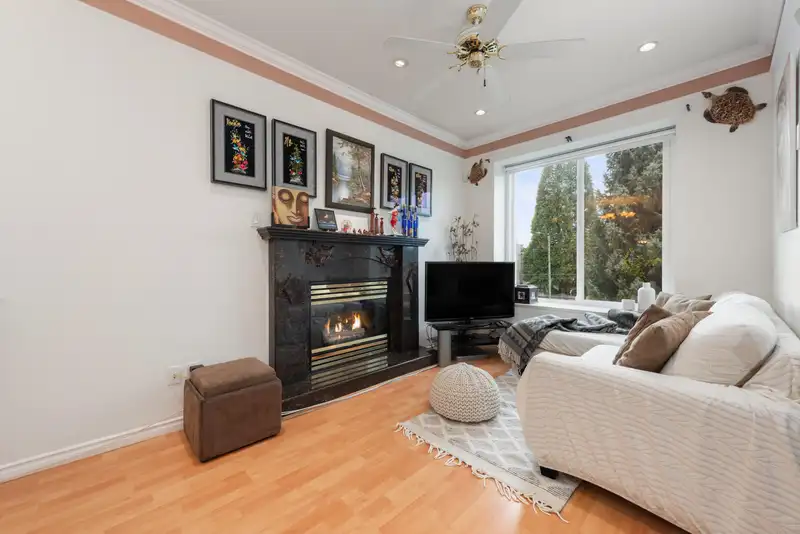 2423 E 4TH AVENUE - photo 3 of 40