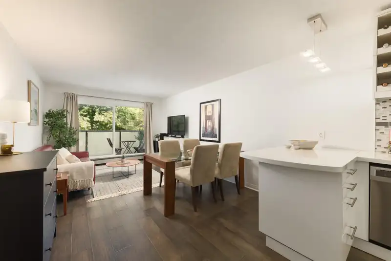 306 570 E 8TH AVENUE - photo 3 of 25