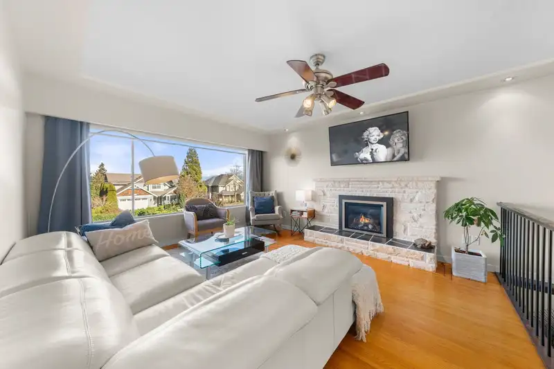 20722 46A AVENUE - photo 3 of 40