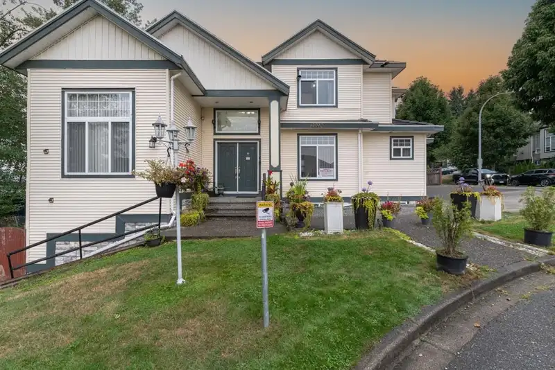 14490 67B AVENUE - photo 1 of 32