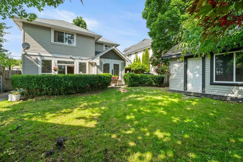 14262 71 AVENUE - photo 1 of 40