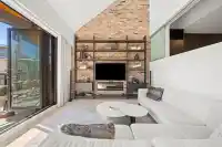 416 300 SALTER STREET - thumbnail 1