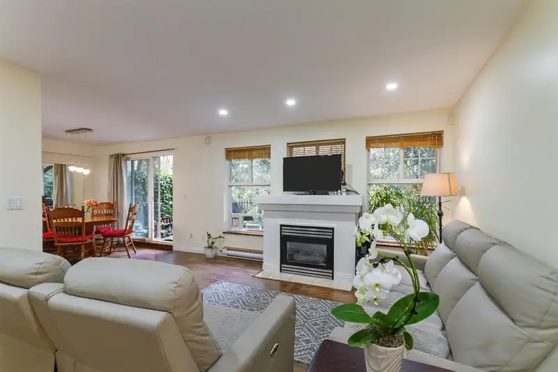 35 1561 BOOTH AVENUE - photo 2 of 12