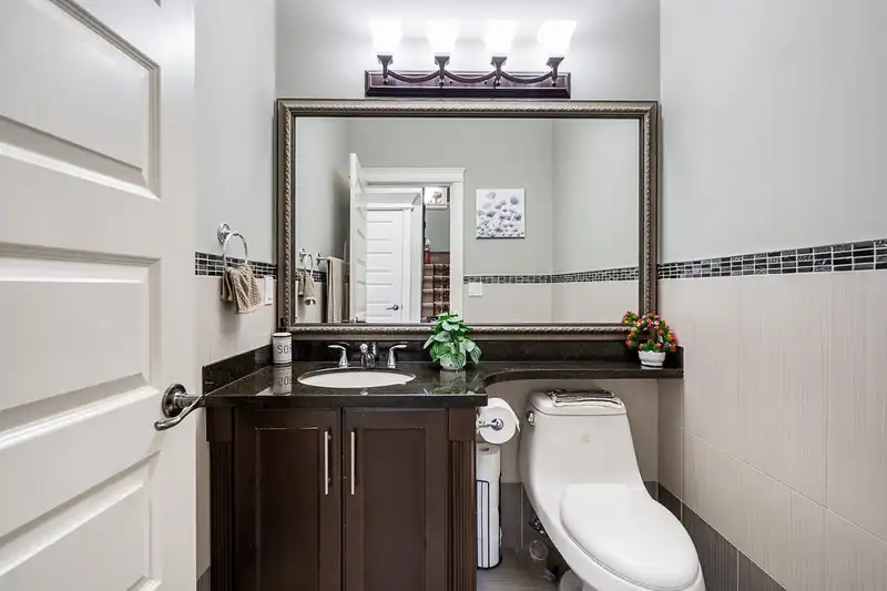 6633 125A STREET - photo 3 of 25